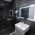Leon Hotel